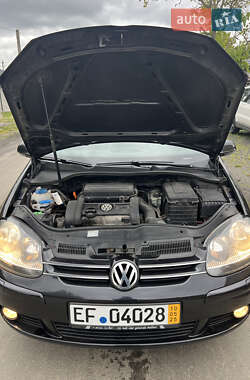 Хэтчбек Volkswagen Golf 2009 в 