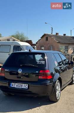 Хэтчбек Volkswagen Golf 1999 в 