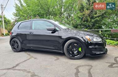 Хетчбек Volkswagen Golf 2015 в 