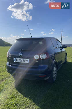 Хэтчбек Volkswagen Golf 2005 в 