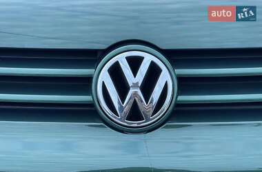 Хэтчбек Volkswagen Golf 2003 в 