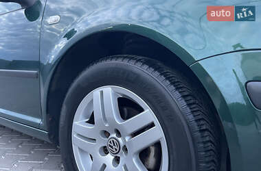 Хэтчбек Volkswagen Golf 2003 в 