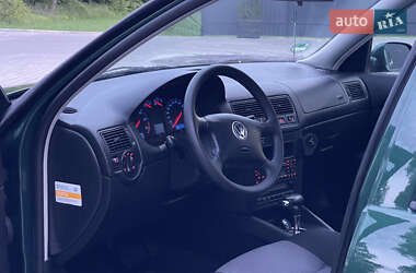Хэтчбек Volkswagen Golf 2003 в 