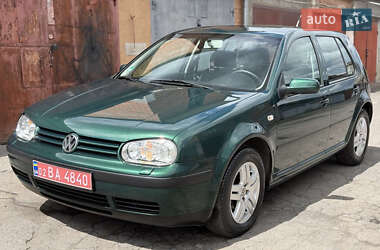 Хэтчбек Volkswagen Golf 2003 в 