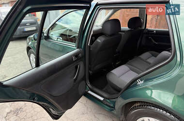 Хэтчбек Volkswagen Golf 2003 в 