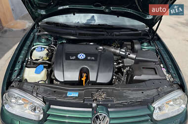 Хэтчбек Volkswagen Golf 2003 в 