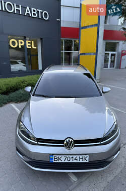 Універсал Volkswagen Golf 2017 в 