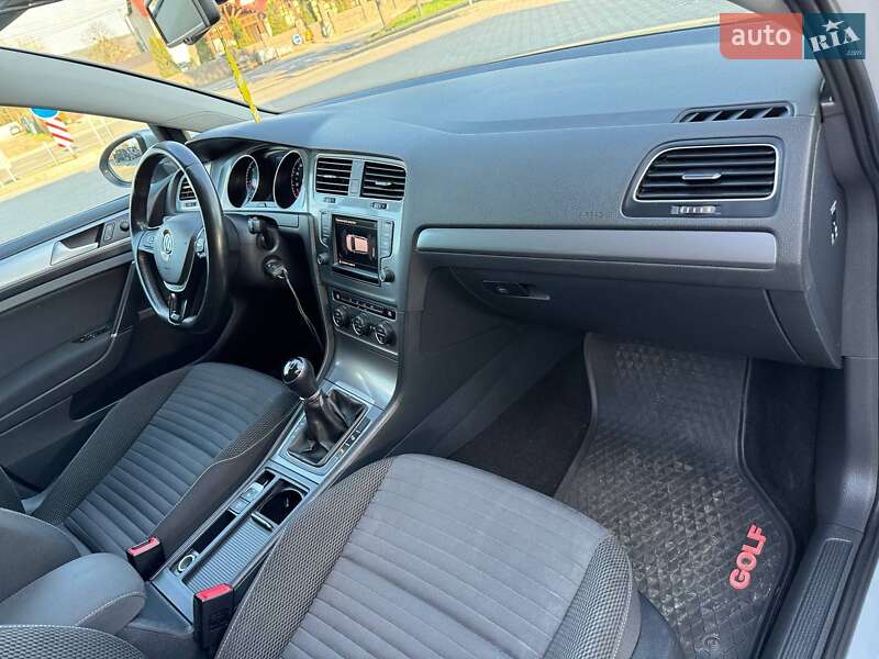 Универсал Volkswagen Golf 2016 в Ивано-Франковске