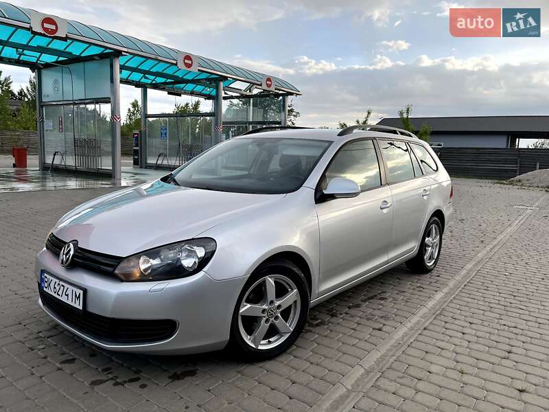 Універсал Volkswagen Golf 2011 в Березному