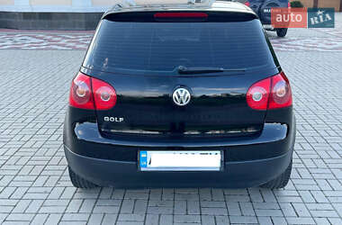 Хэтчбек Volkswagen Golf 2005 в 