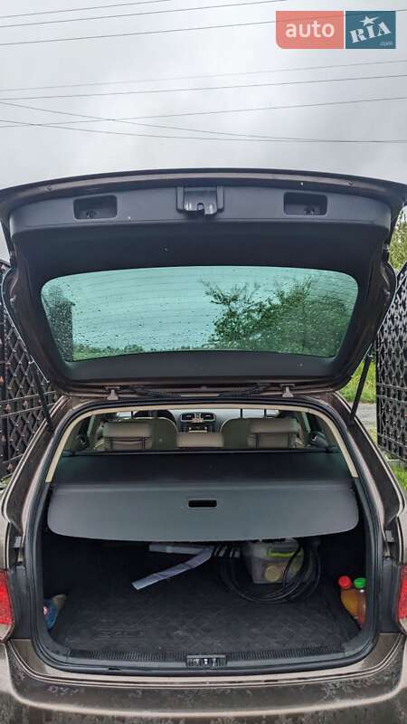 Універсал Volkswagen Golf 2010 в Кореці