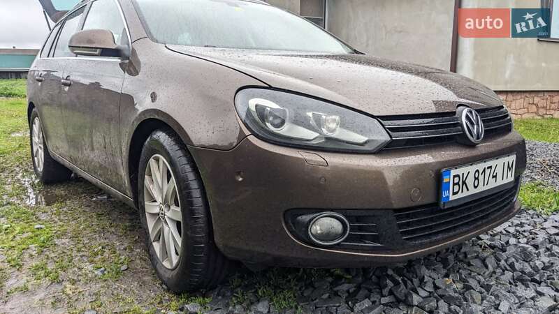 Універсал Volkswagen Golf 2010 в Кореці