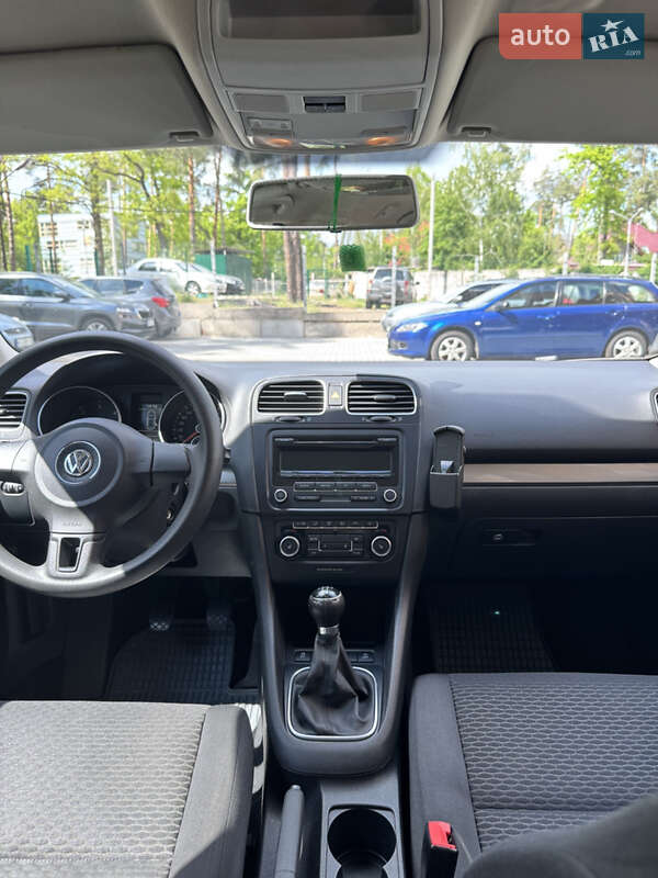 Універсал Volkswagen Golf 2012 в Ірпені