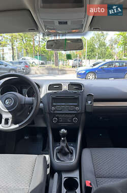 Універсал Volkswagen Golf 2012 в 