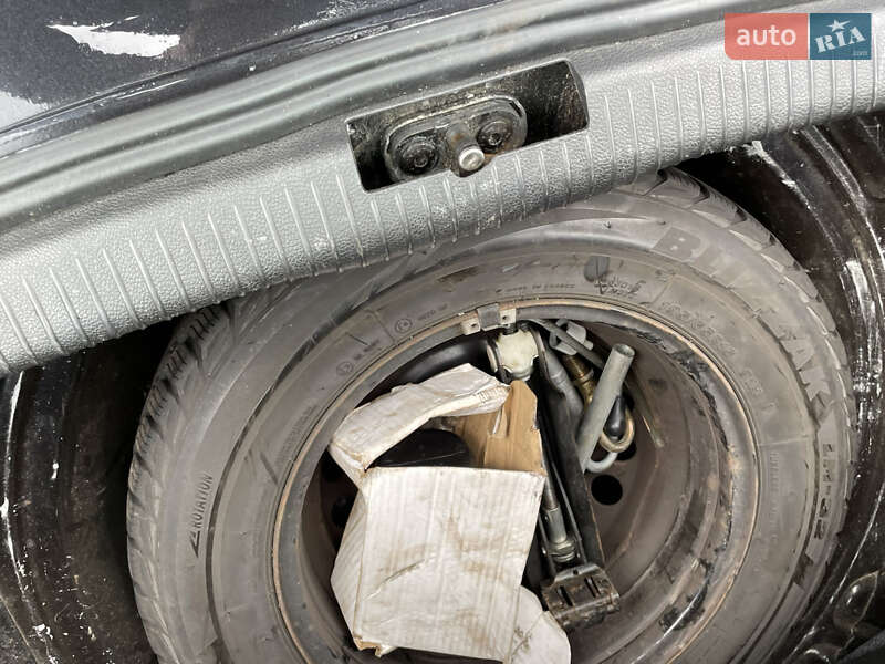 Хетчбек Volkswagen Golf 2005 в Луцьку