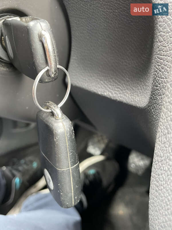 Хетчбек Volkswagen Golf 2005 в Луцьку