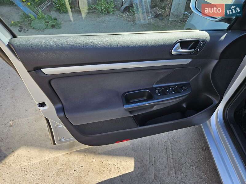 Универсал Volkswagen Golf 2010 в Луцке
