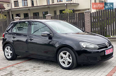 Хэтчбек Volkswagen Golf 2011 в Староконстантинове