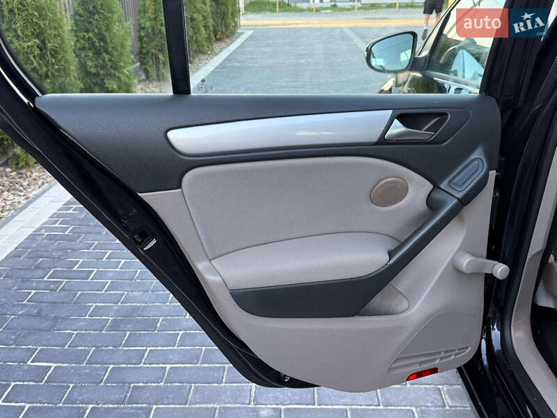 Хетчбек Volkswagen Golf 2010 в Вінниці