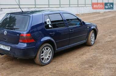 Хэтчбек Volkswagen Golf 2000 в 