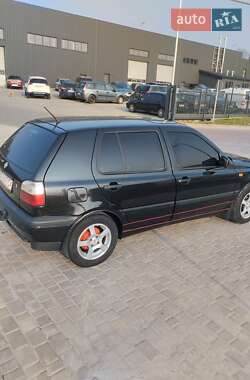Хетчбек Volkswagen Golf 1994 в Щирце