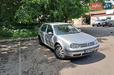 Хэтчбек Volkswagen Golf 2000 в 