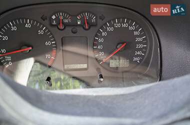 Хэтчбек Volkswagen Golf 2000 в 