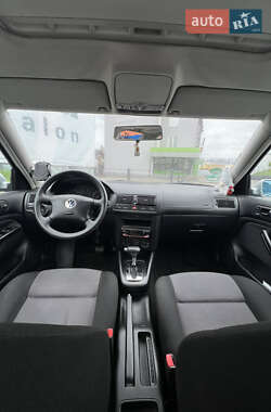 Хетчбек Volkswagen Golf 2001 в 