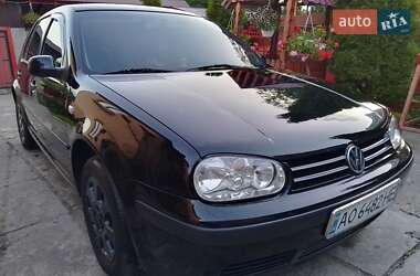 Хэтчбек Volkswagen Golf 2001 в 