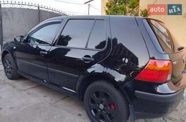 Хэтчбек Volkswagen Golf 2001 в 