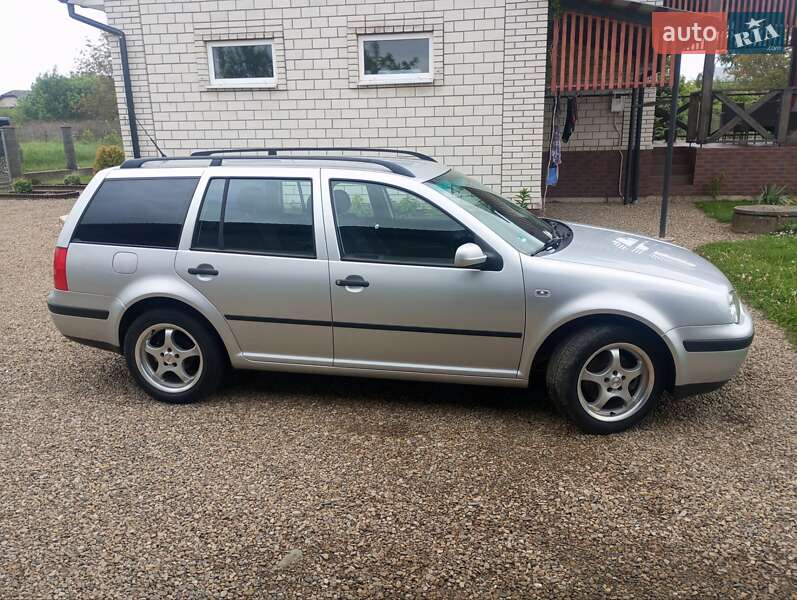 Універсал Volkswagen Golf 2001 в Долині