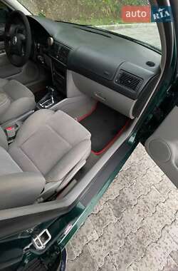 Хетчбек Volkswagen Golf 1998 в 