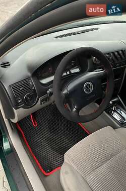 Хетчбек Volkswagen Golf 1998 в 