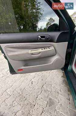 Хетчбек Volkswagen Golf 1998 в 