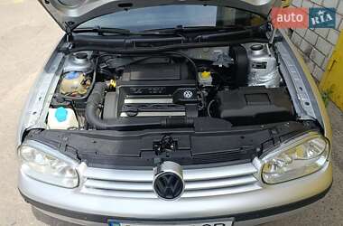 Хэтчбек Volkswagen Golf 2001 в Харькове