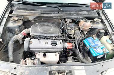 Хетчбек Volkswagen Golf 1995 в 