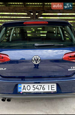Хетчбек Volkswagen Golf 2014 в 