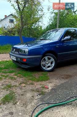 Хетчбек Volkswagen Golf 1994 в 