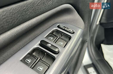 Хэтчбек Volkswagen Golf 2003 в 