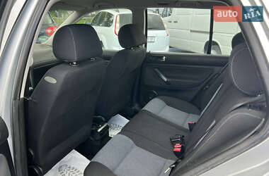 Хэтчбек Volkswagen Golf 2003 в 