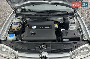 Хэтчбек Volkswagen Golf 2003 в 