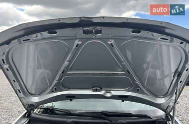 Хэтчбек Volkswagen Golf 2003 в 