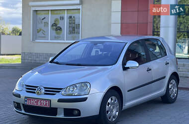 Хэтчбек Volkswagen Golf 2005 в 