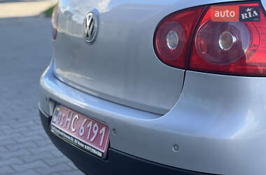 Хэтчбек Volkswagen Golf 2005 в 