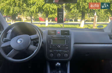 Хэтчбек Volkswagen Golf 2005 в 