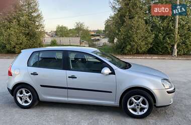 Хэтчбек Volkswagen Golf 2004 в 