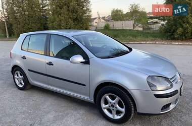 Хэтчбек Volkswagen Golf 2004 в 