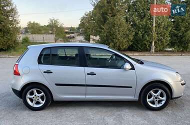 Хэтчбек Volkswagen Golf 2004 в 