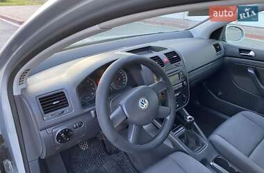 Хэтчбек Volkswagen Golf 2004 в 