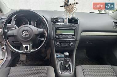 Хэтчбек Volkswagen Golf 2011 в 